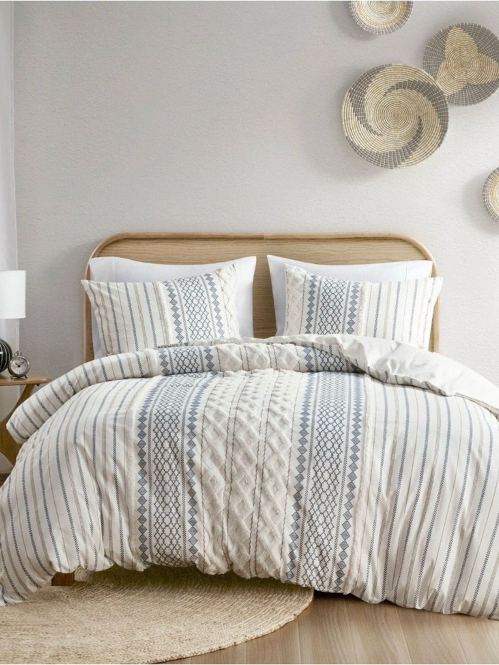 Ink + Ivy Ivory/Navy Cotton Geometric Print Chenille Boho Comforter Queen